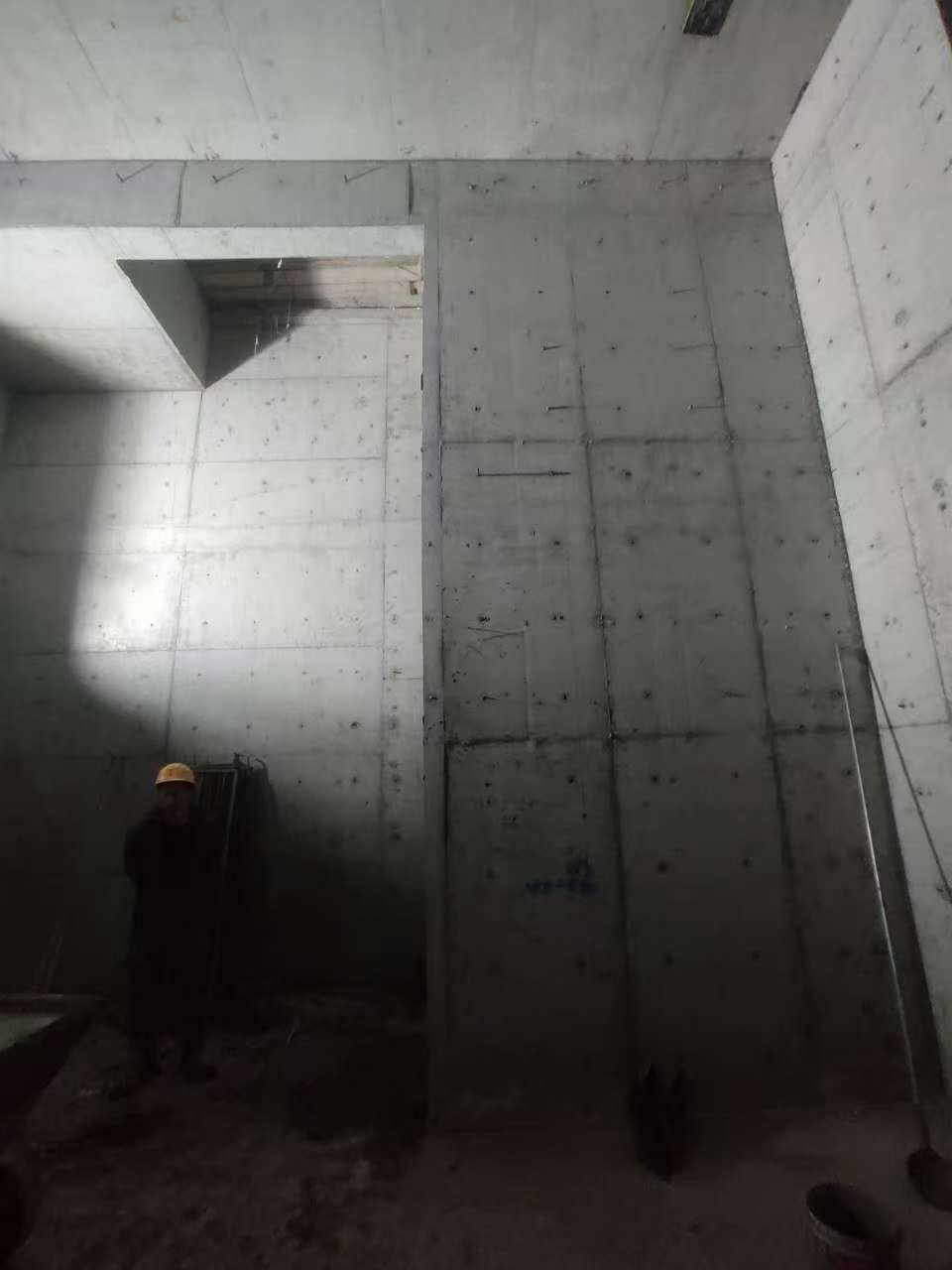 新华镇墙上开槽钢筋断了有影响吗